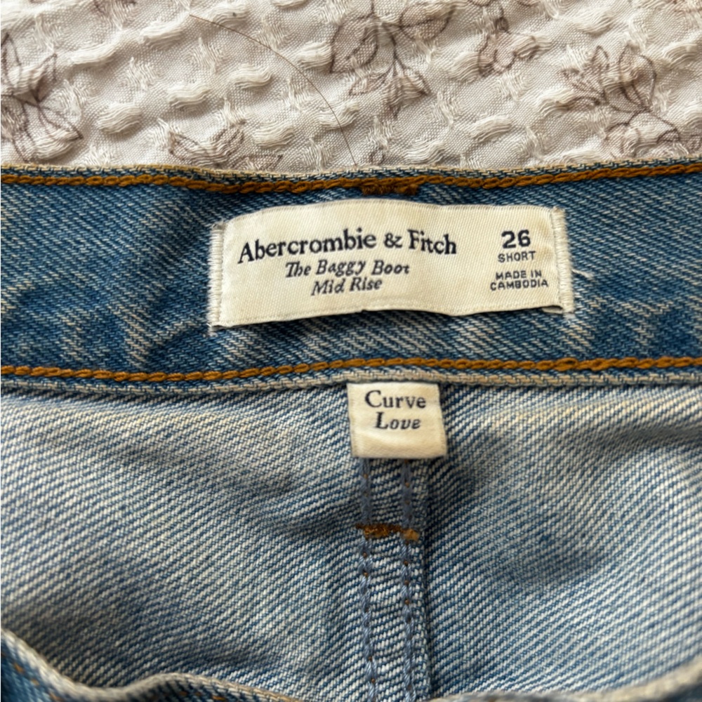 Abercrombie & Fitch Light Baggy Boot Mid-Rise Jeans 26 Short - Picture 5 of 6